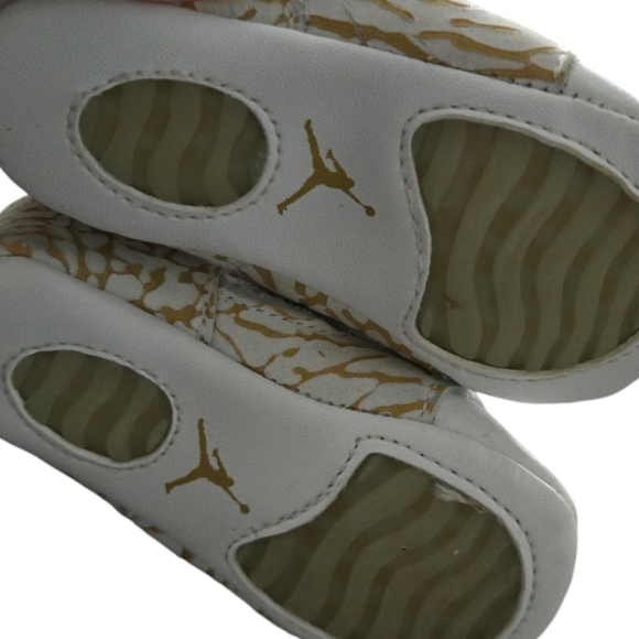Baby booties Air jordan. Size 2c - Picture 4 of 4